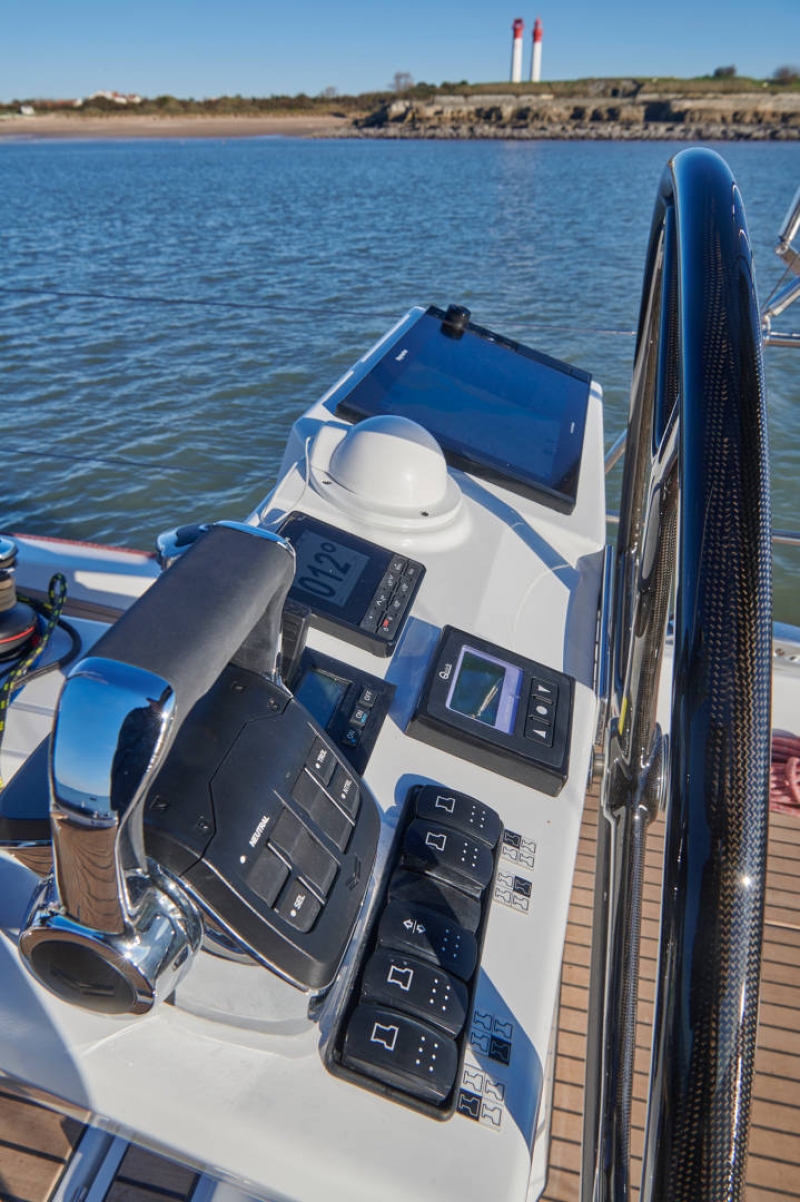 Jeanneau 60 yacht helm station stbd side