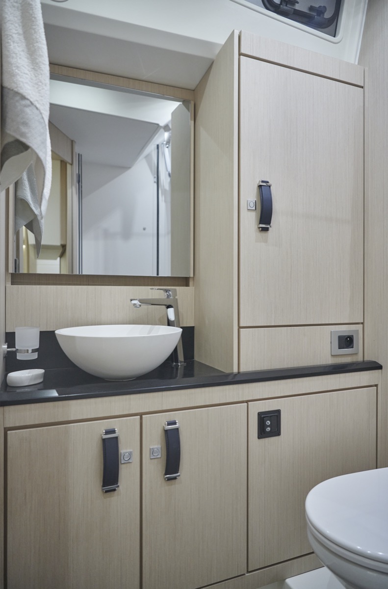 Jeanneau 60 Yacht heads